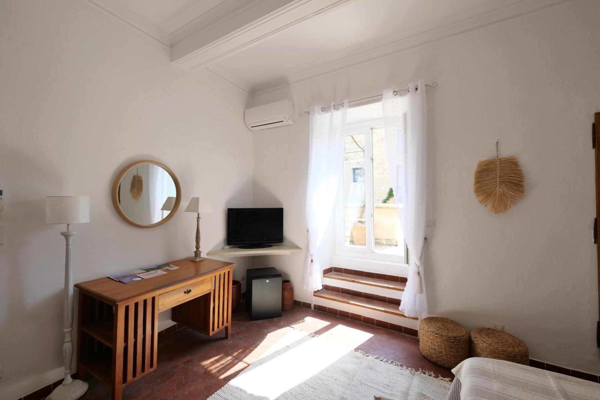 Chambres Du Vieux Bistrot Cabrières-dʼAvignon Extérieur photo