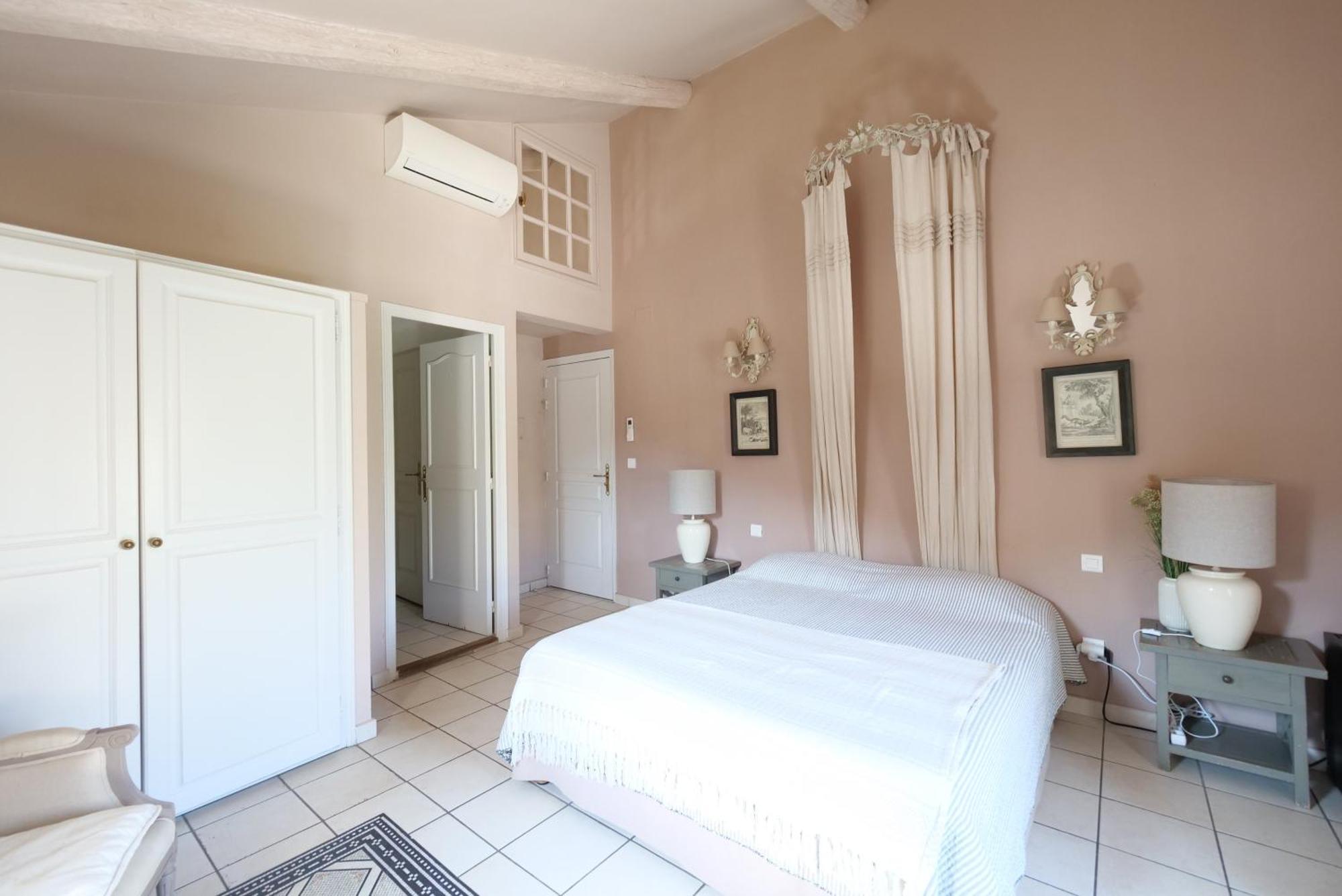 Chambres Du Vieux Bistrot Cabrières-dʼAvignon Extérieur photo